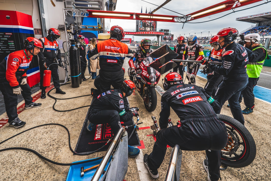 Le box : l’organisation derrière la course dans le  Team Yoshimura SERT Motul
